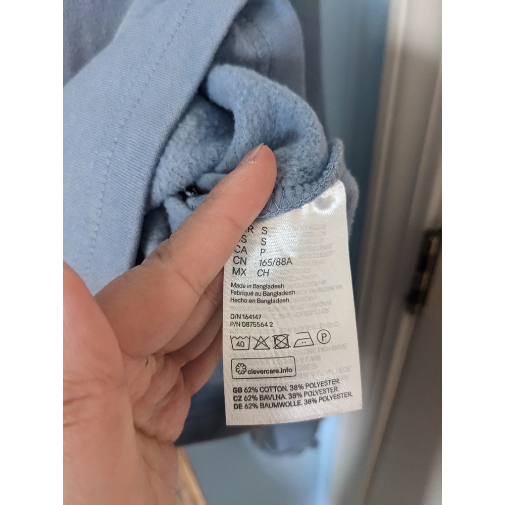 3/$15! H&M Cropped Turtleneck Sweatshirt - Picture 11 of 11